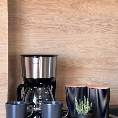 My Place * Νέοι Επιβάτες